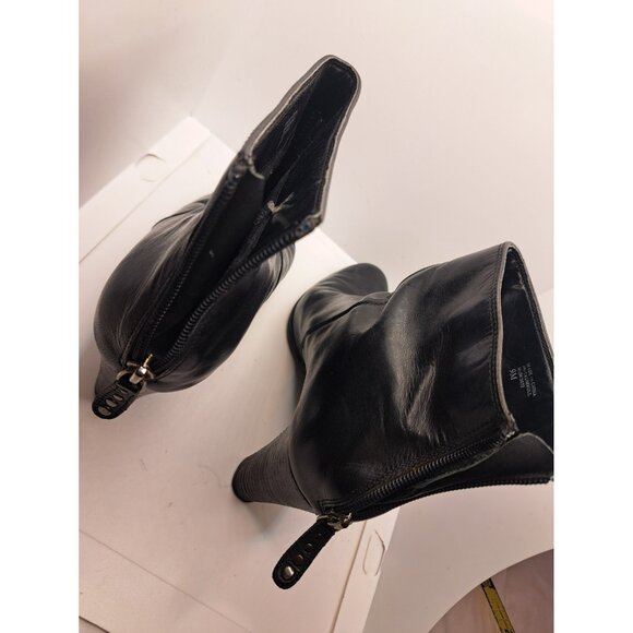 Adrienne Vittadini Black Leather Solid Ankle Booties Back Zip Womens Size 9 M - Picture 3 of 10